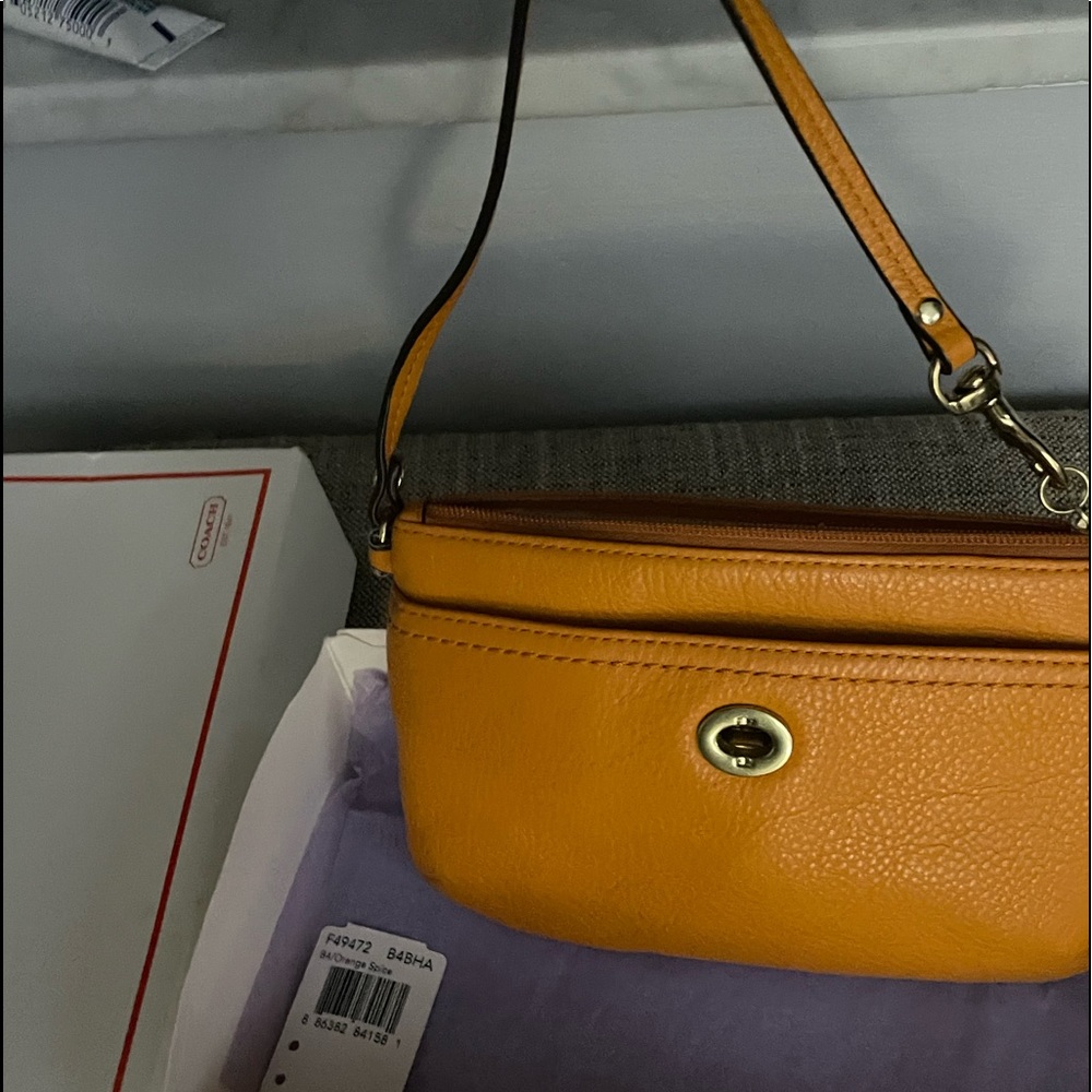 Coach gently used wristlet.. in great condition. - Picture 2 of 5